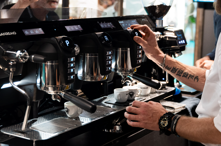 ماكينات القهوة والكابتشينو الايطالي للمحلات